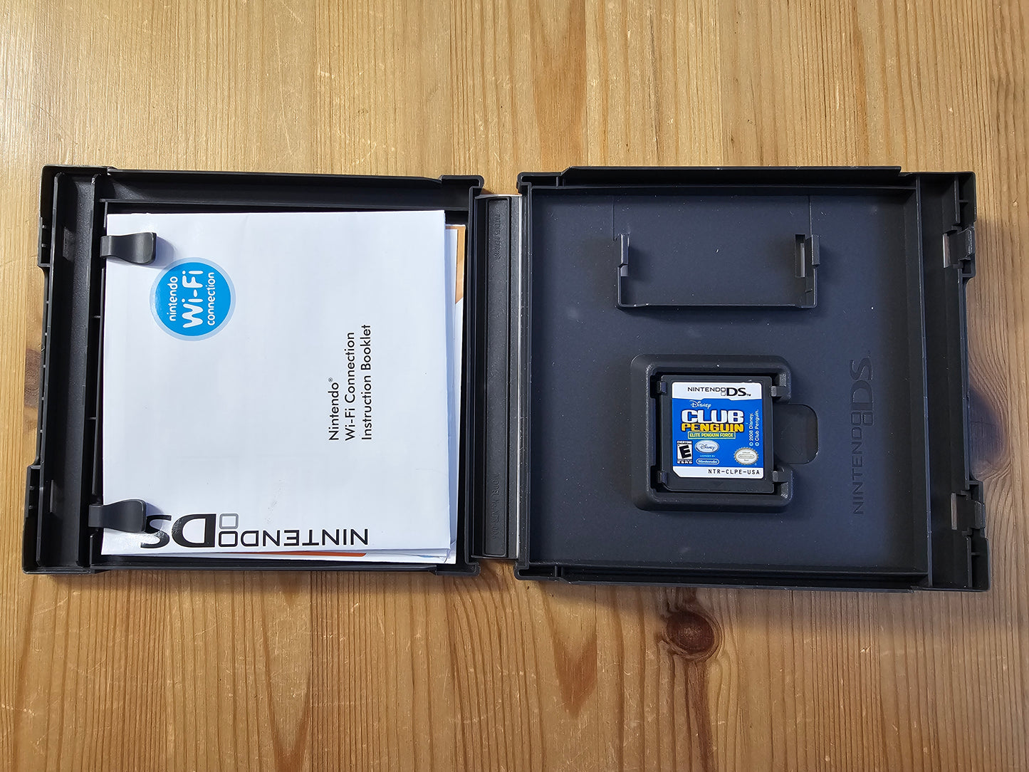 Club Penguin: Elite Penguin Force | Nintendo DS (2008)